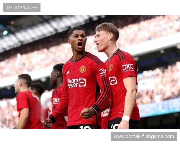 曼联年轻球员海文与约罗迪拜假期加练，为跻身红魔首发全力冲刺